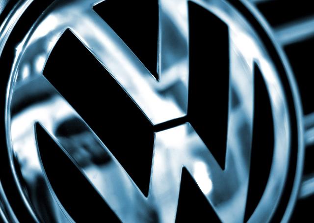 VW планирует вложить в экономику России 1,2 млрд евро VW планирует вложить в экономику России 1,2 млрд евро