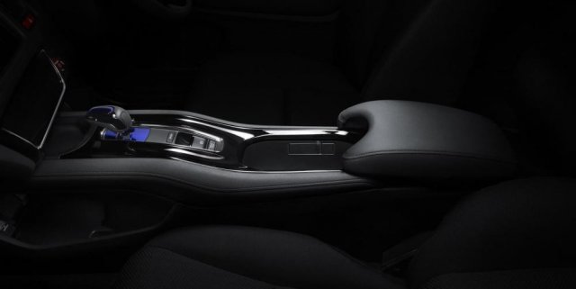 Honda показала серийный компактный кроссовер Honda показала серийный компактный кроссовер