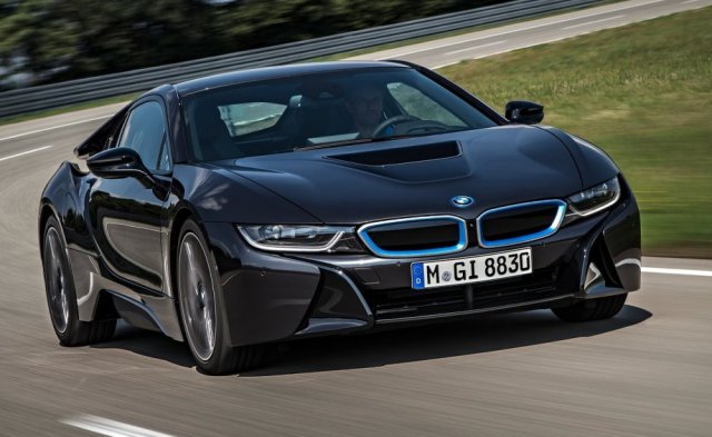 BMW размышляет над M8 BMW размышляет над M8