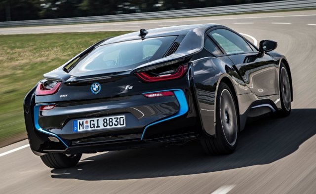 BMW размышляет над M8 BMW размышляет над M8
