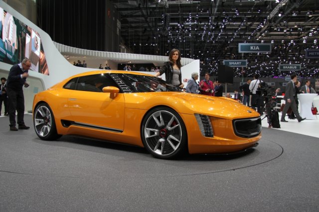 Европейская премьера KIA GT4 Stinger Европейская премьера KIA GT4 Stinger