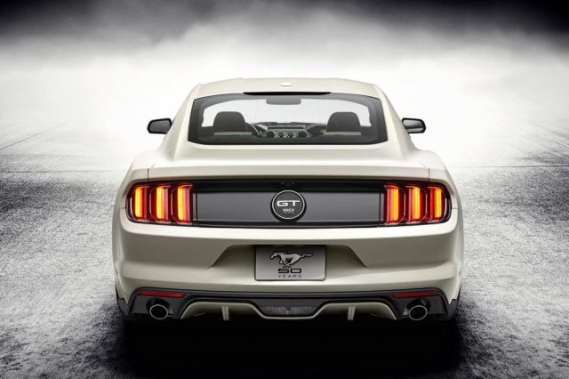 Ford представил "юбилейный" Mustang Ford представил "юбилейный" Mustang
