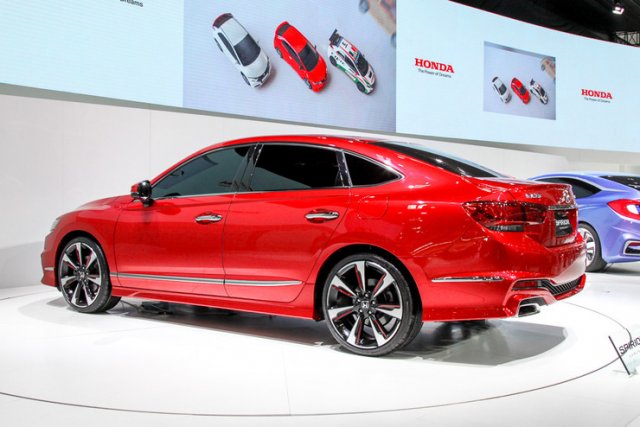 Honda в Пекине: новый хэтчбек и Accord для Китая Honda в Пекине: новый хэтчбек и Accord для Китая