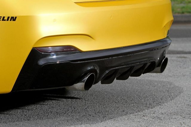 Manhart представил BMW M235i для трека Manhart представил BMW M235i для трека