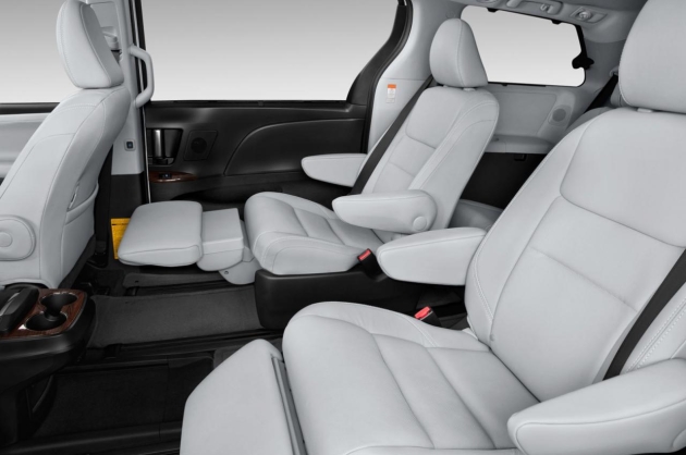Toyota показала обновленную Sienna Toyota показала обновленную Sienna