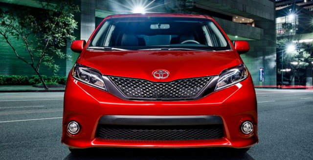 Toyota показала обновленную Sienna Toyota показала обновленную Sienna