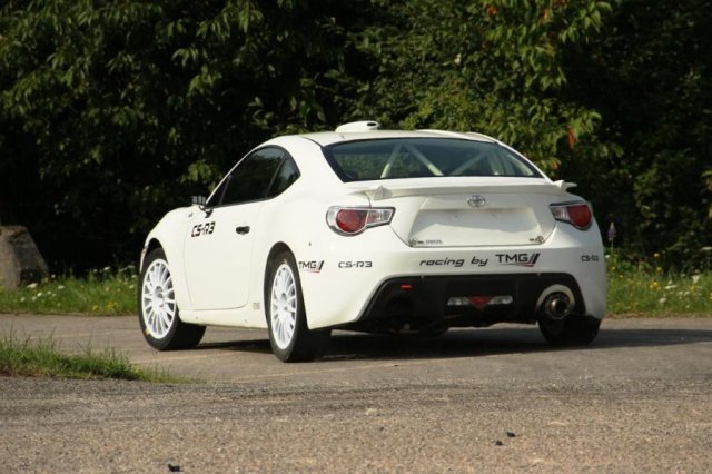 Toyota GT86 готовится к ралли Toyota GT86 готовится к ралли