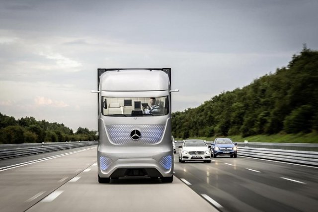 Mercedes-Benz показал грузовик будущего Mercedes-Benz показал грузовик будущего
