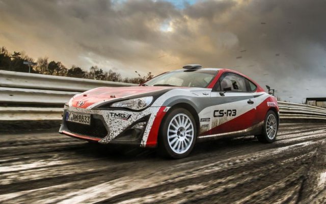 Toyota показала раллийную версию купе GT86 Toyota показала раллийную версию купе GT86