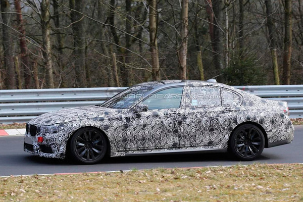 Первые фотографии спортивной версии новой BMW 7-Series Первые фотографии спортивной версии новой BMW 7-Series