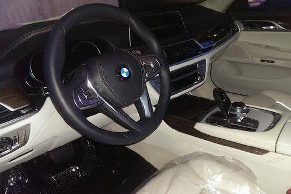Частично раскрыт интерьер новой «семерки» BMW Частично раскрыт интерьер новой «семерки» BMW