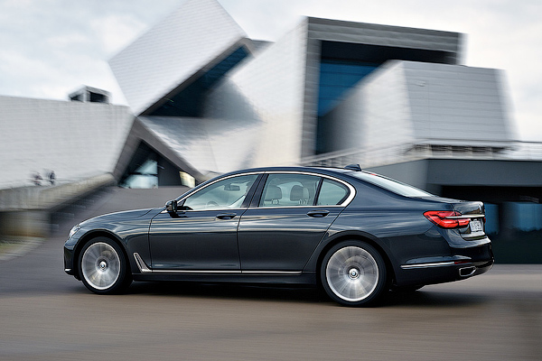 Рассекречена новая BMW 7-Series Рассекречена новая BMW 7-Series