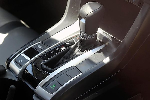 Новый седан Honda Civic получит светодиодные фары Новый седан Honda Civic получит светодиодные фары