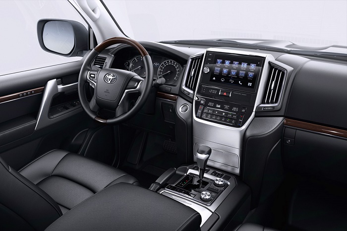 Обновленный Toyota Land Cruiser 200: В России начались продажи Обновленный Toyota Land Cruiser 200: В России начались продажи