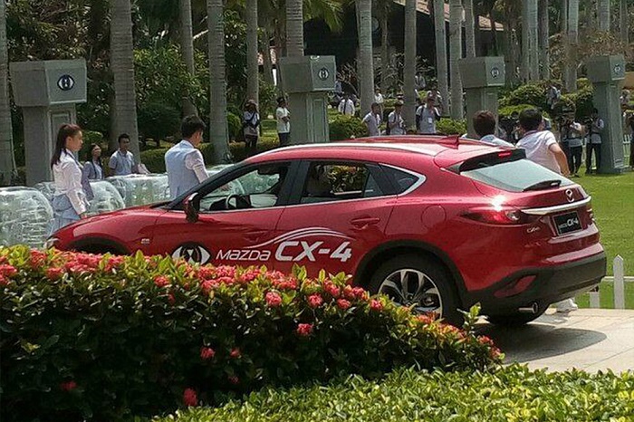 Серийная Mazda CX-4 рассекречена до премьеры Серийная Mazda CX-4 рассекречена до премьеры