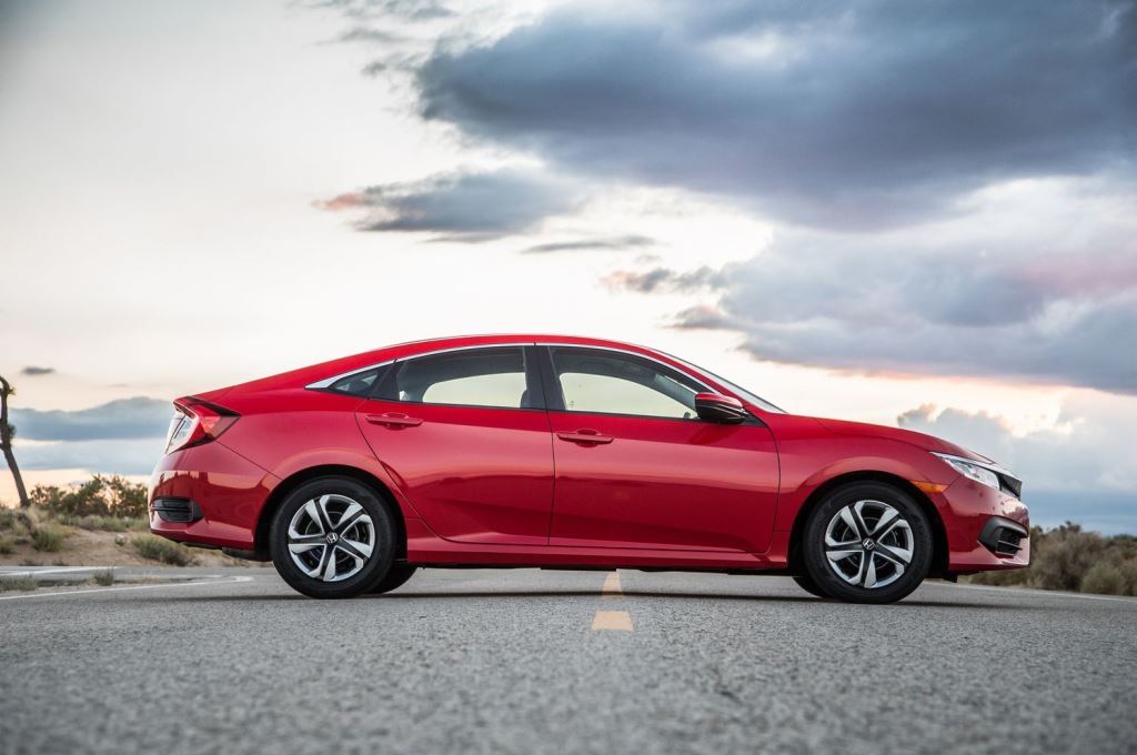 фото европейский Honda Civic 5 D 2017-2018 вид сбоку фото европейский Honda Civic 5 D 2017-2018 вид сбоку