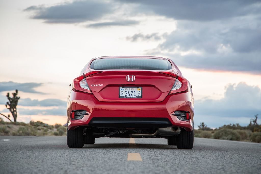 фото хэтчбек Honda Civic 5D 2017-2018 вид сзади фото хэтчбек Honda Civic 5D 2017-2018 вид сзади